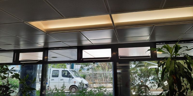 Έργο με χωρίσματα γραφείων